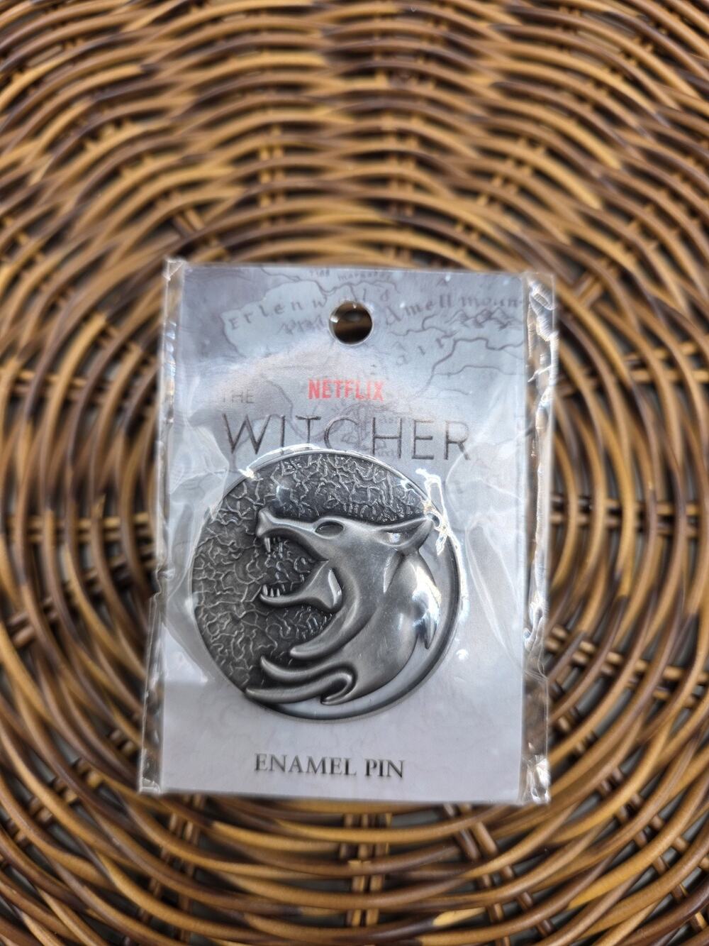 Netflix The Witcher Gwynbleidd Enamel Pin Badge Wolf Medallion Geralt New Sealed